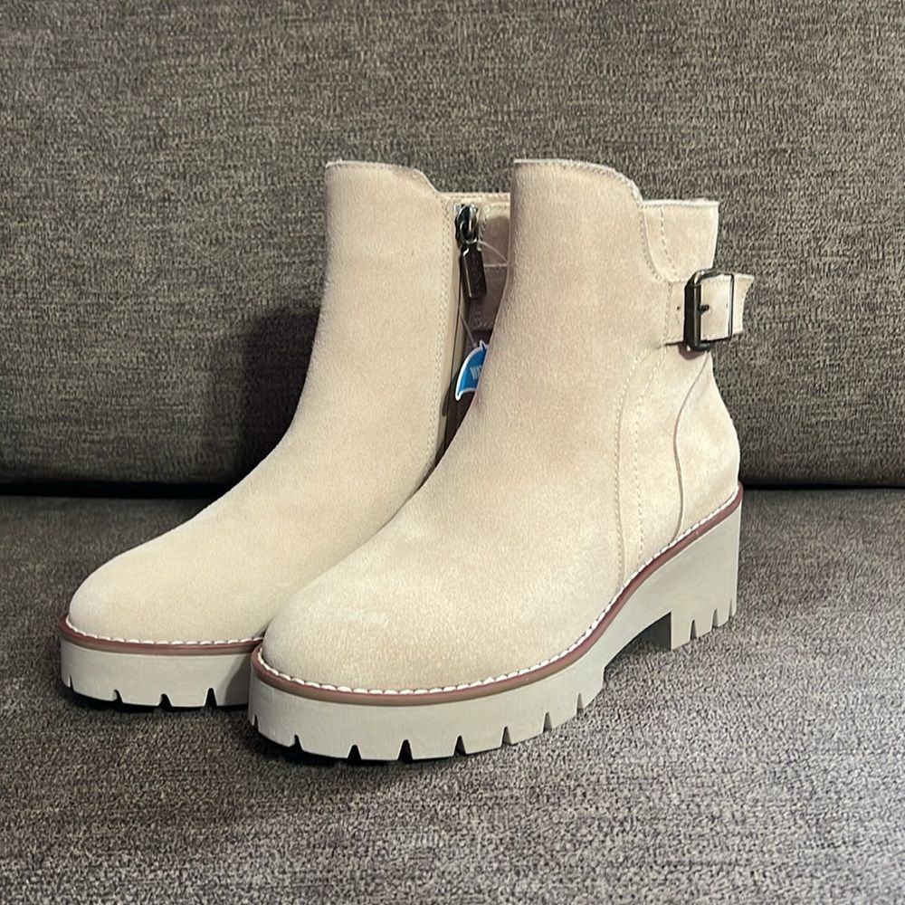 New Aqua College Desiree Waterproof Bootie Women’s Size 6 in Sand Suede